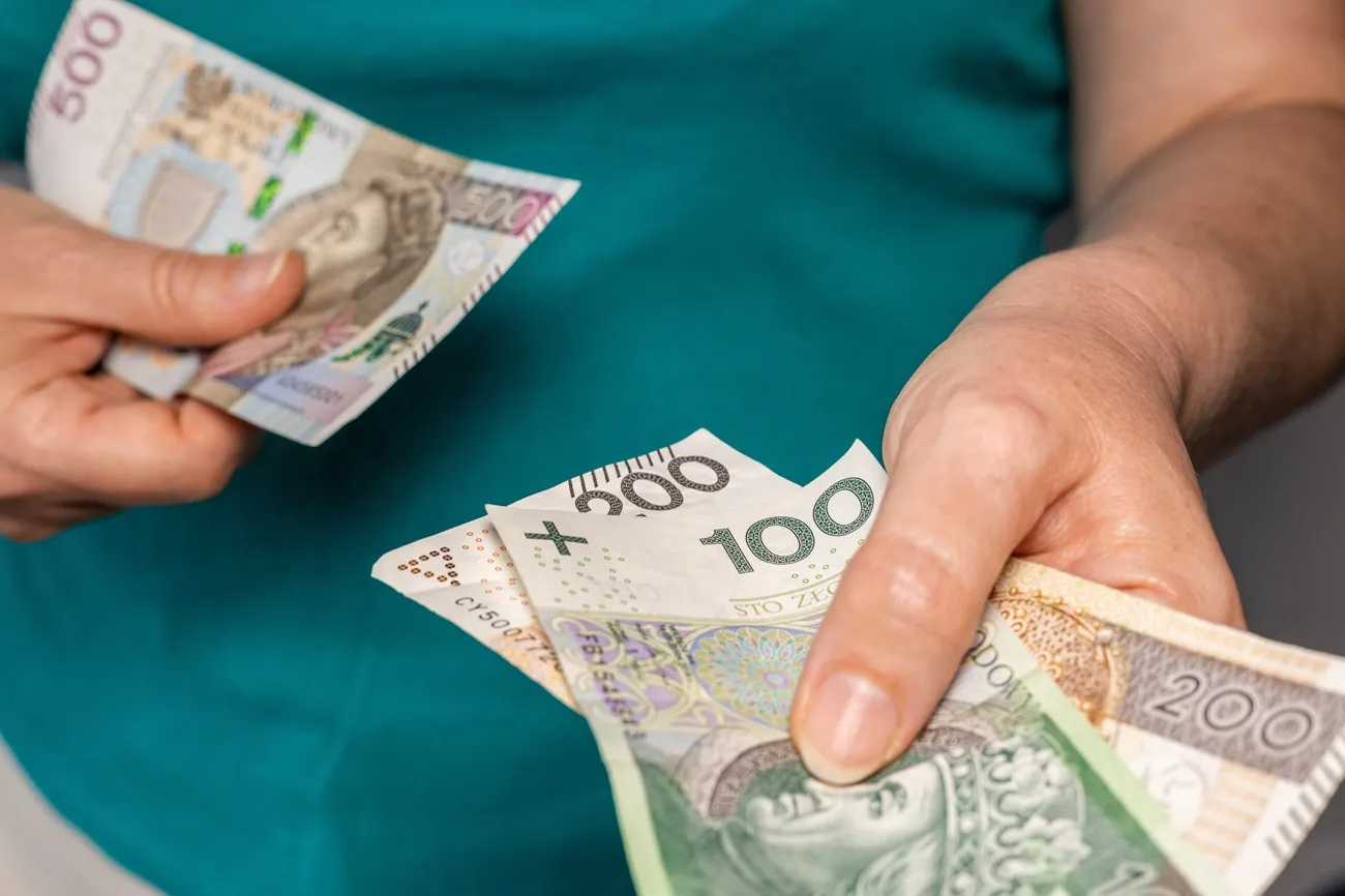 Dwie emerytury zamiast jednej? ZUS wyjaśnia, komu należą się świadczenia