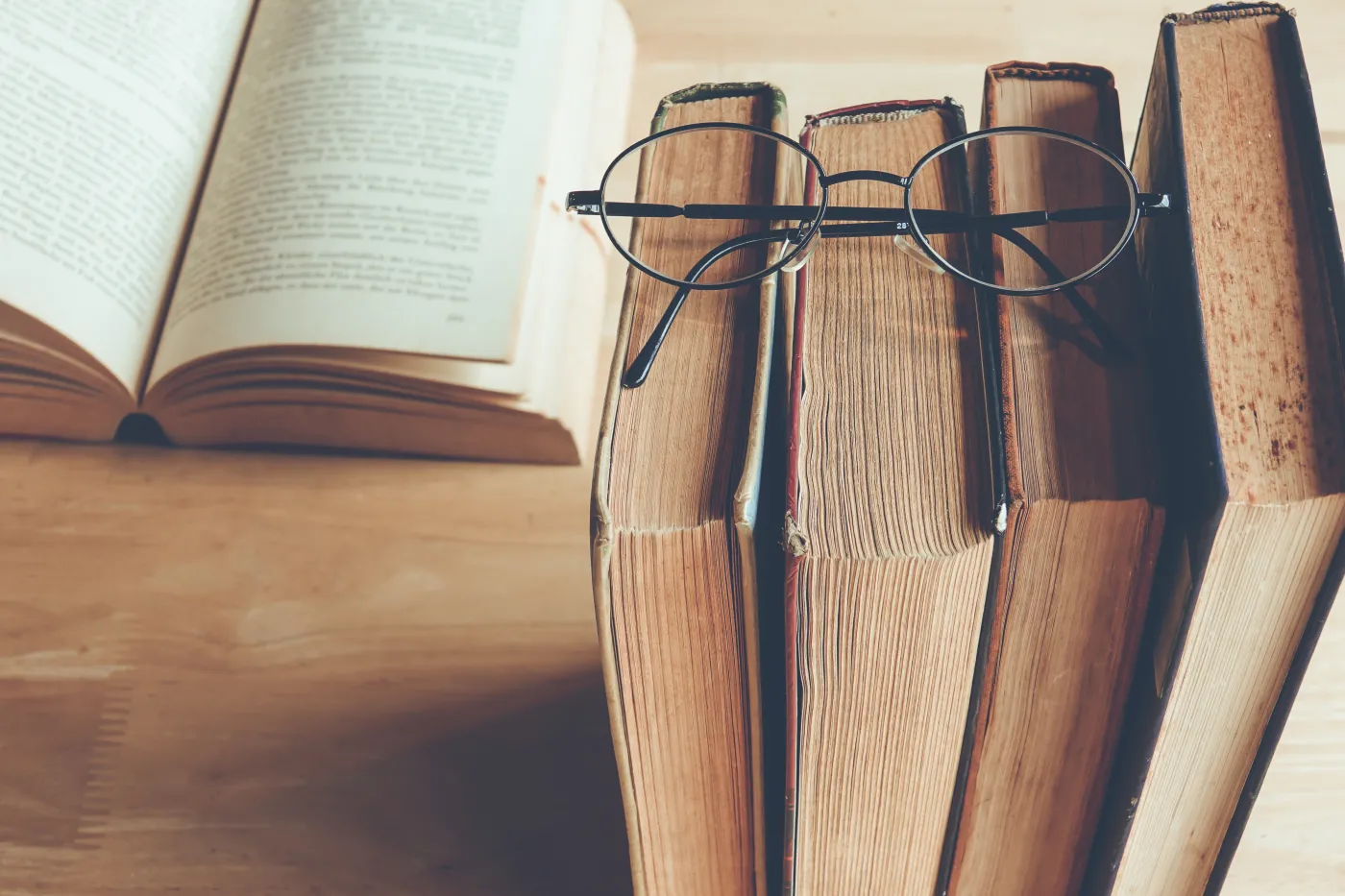 Row,Of,Old,Books,With,Reading,Glasses,Above,,,Vintage