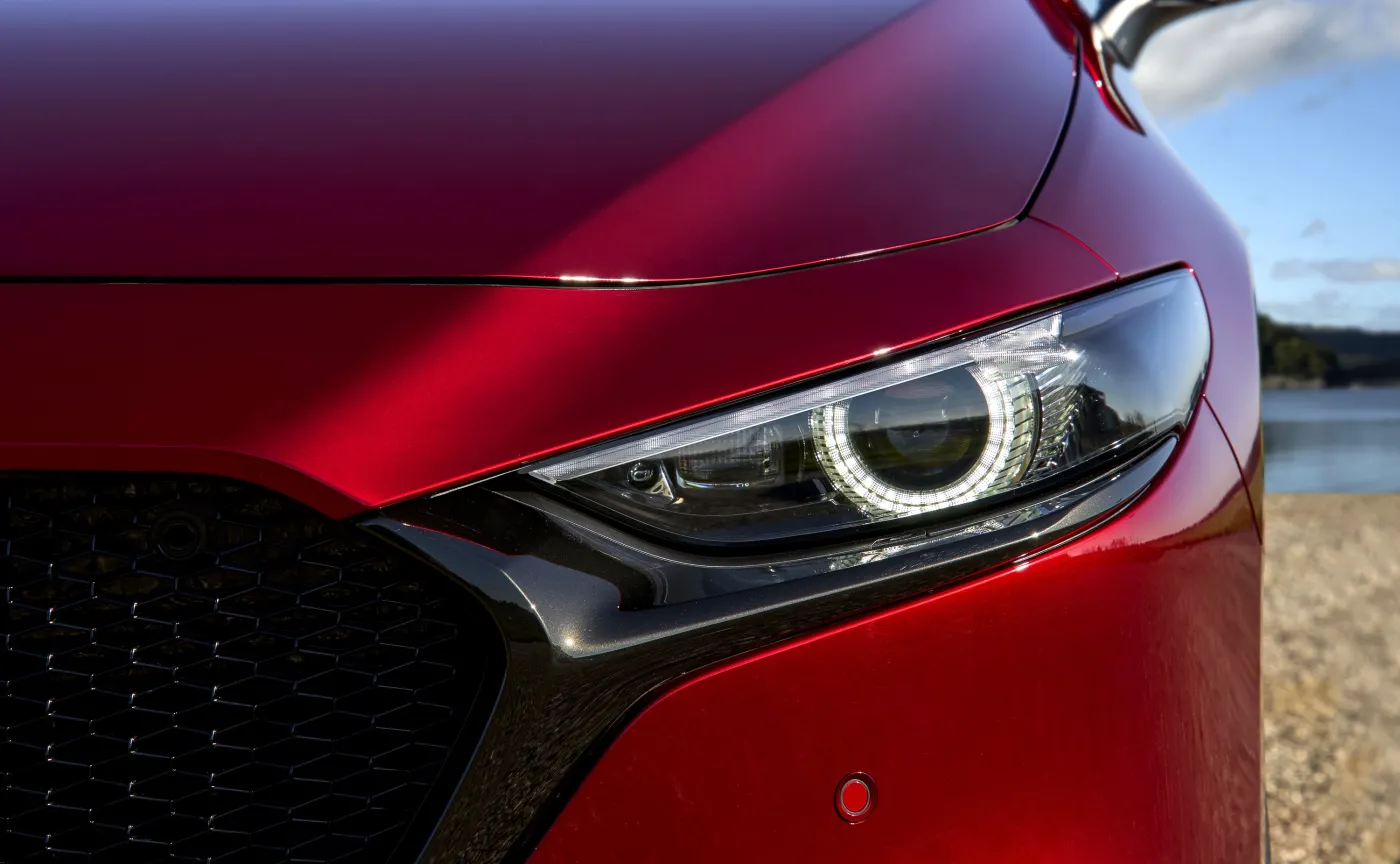 Mazda 3 reflektor kolor Soul Red