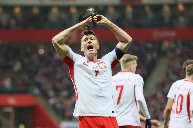 Robert Lewandowski obiecuje lepszą grę ze Szwecją i awans na mundial