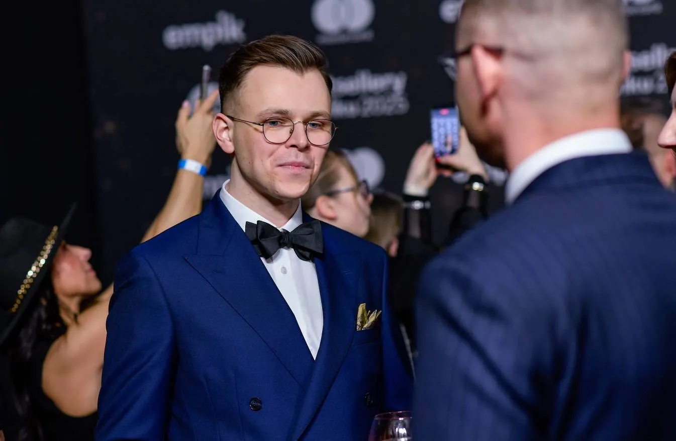 Znalazł się na liście "najbardziej poczytnych autorów". Teraz wydaje nową książkę