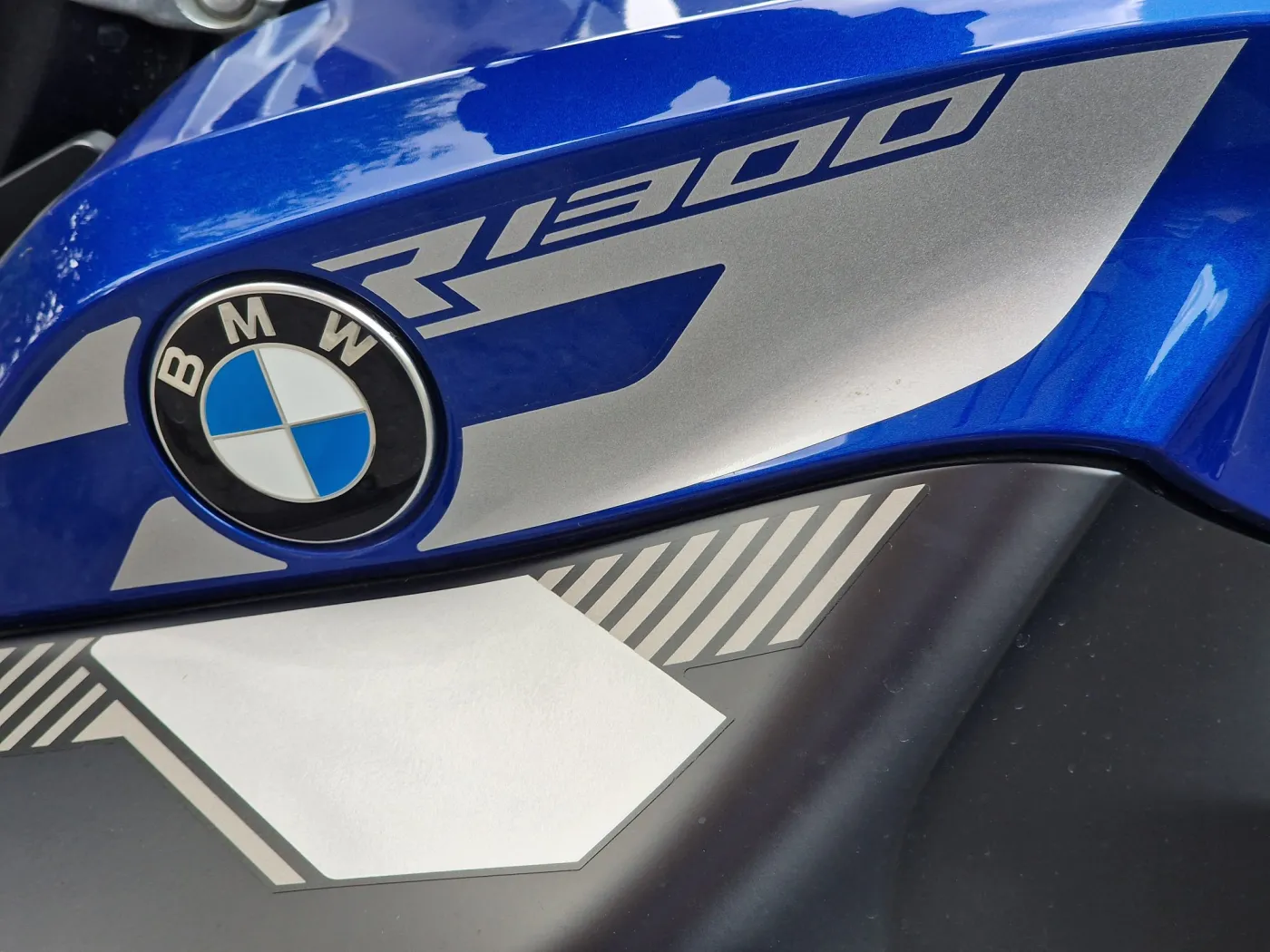 BMW R1300R - detal z oznaczeniem modelu