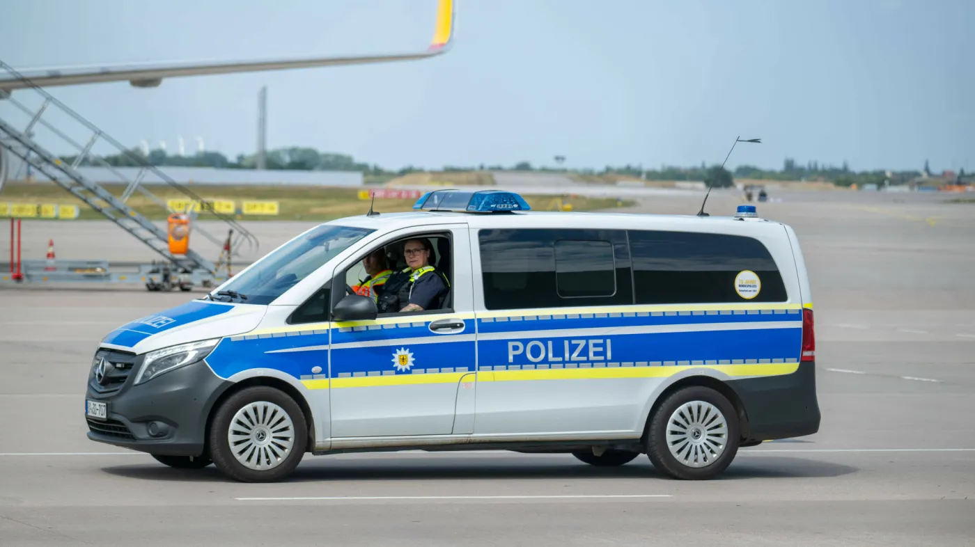 Niemiecka policja na lotnisku w Lipsku