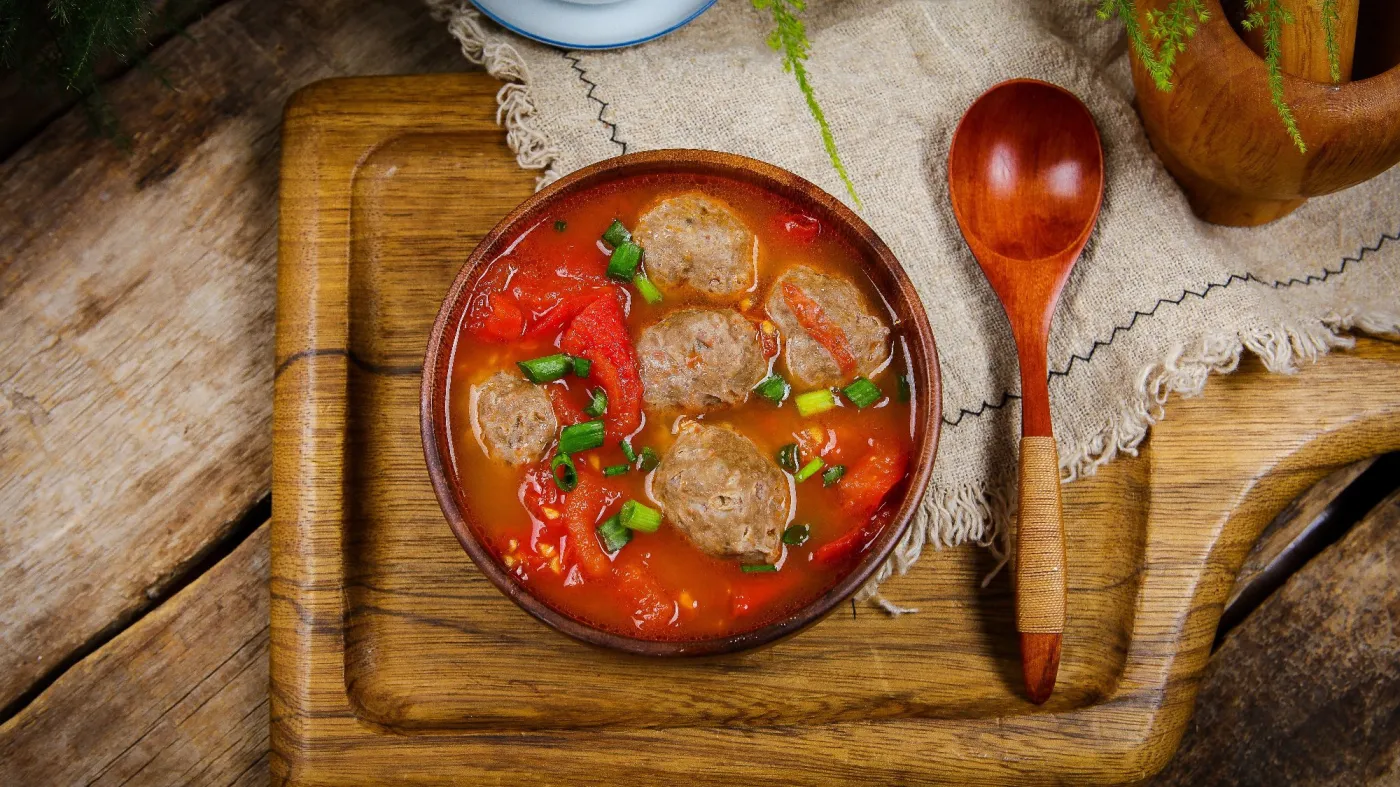 zupa z pieczonej papryki z klopsikami