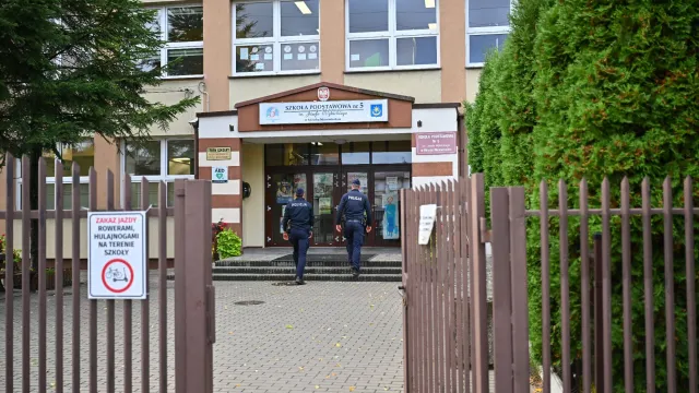 Psycholog o atakach w szkołach. "Obraz rówieśnika, o którym mówi cały kraj, może brzmieć jak obietnica" [ROZMOWA]