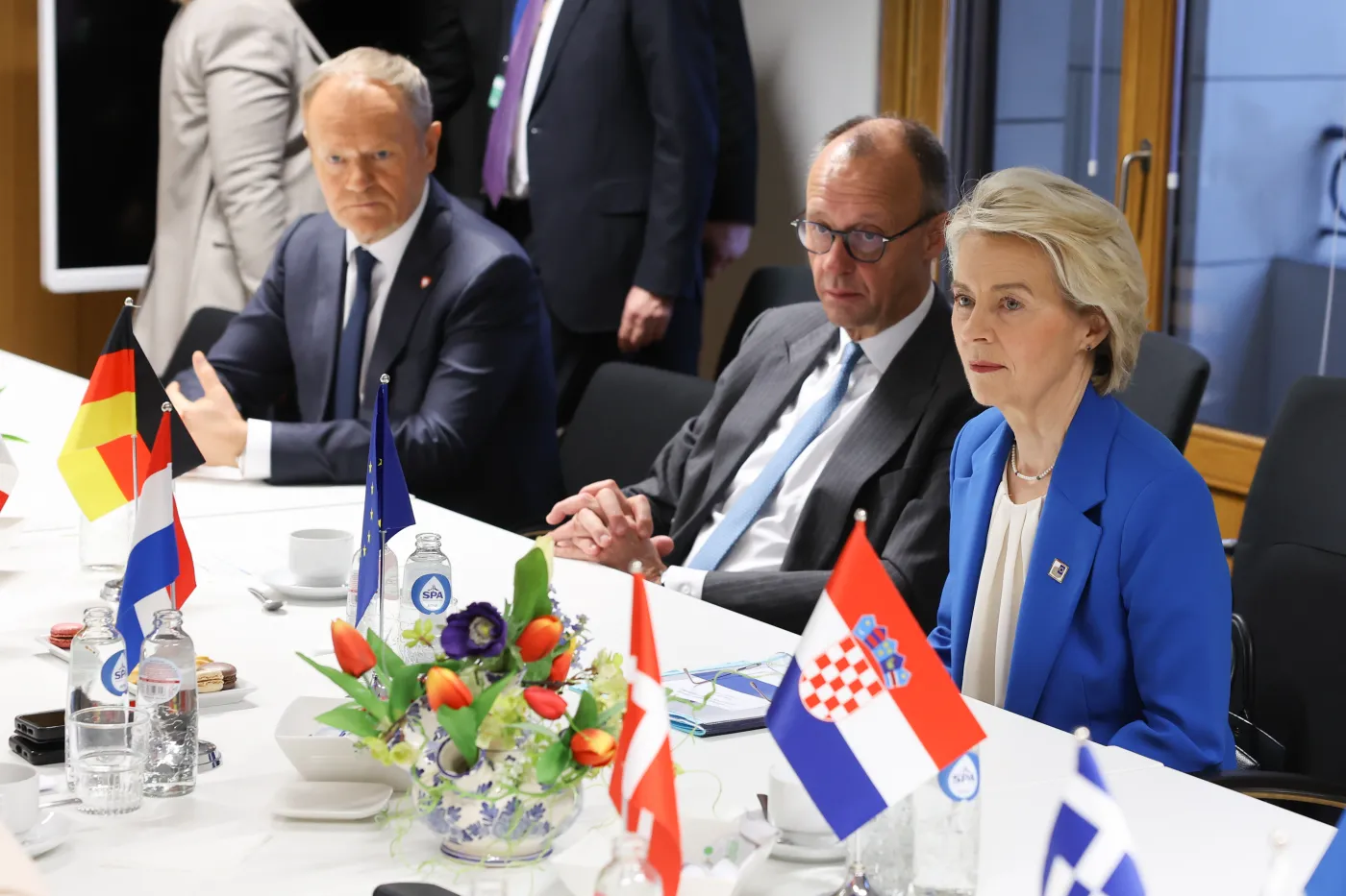 Posiedzenie Rady Europejskiej w Brukseli, 18 grudnia 2025 r. Od lewej: premier Donald Tusk, kanclerz Niemiec Friedrich Merz i przewodnicząca Komisji Europejskiej Ursula Ursula von der Leyen
