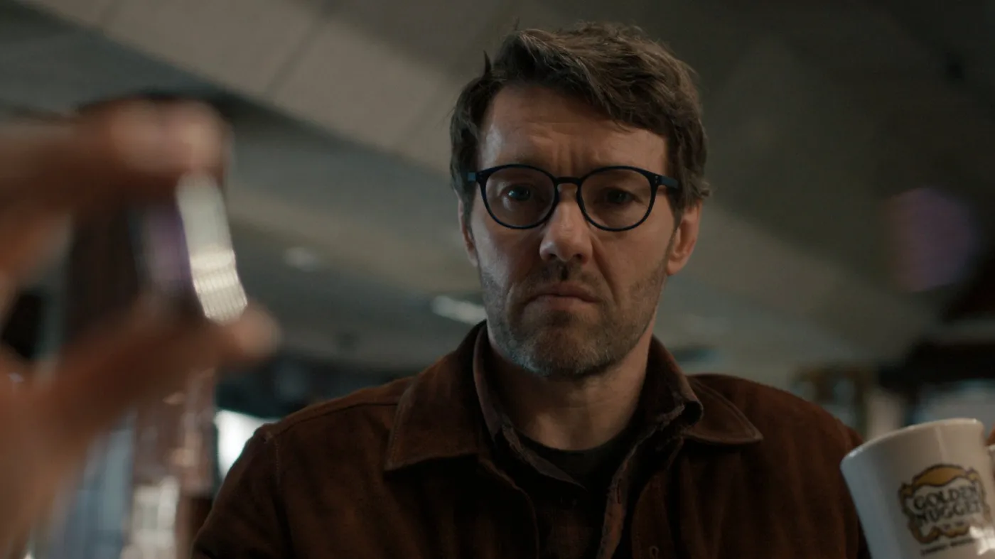 Joel Edgerton w serialu "Mroczna materia"