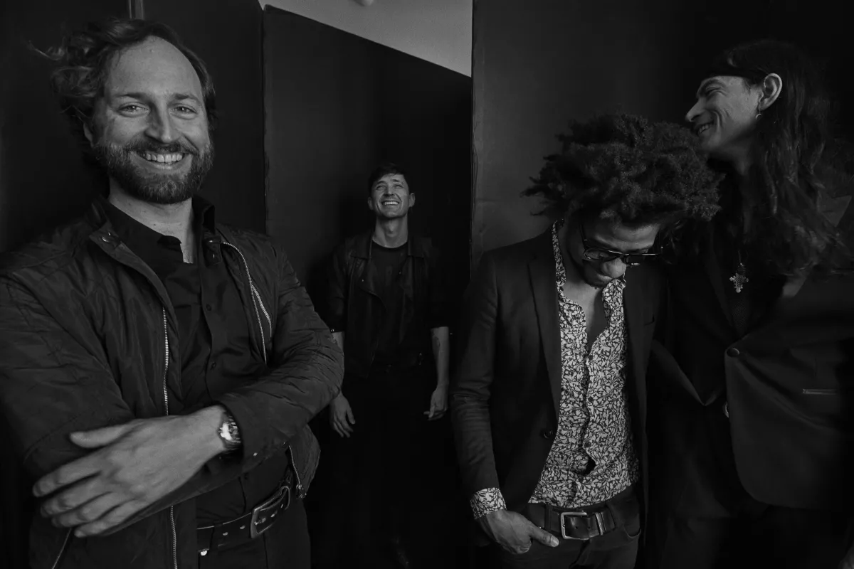 Algiers zapowiada nową płytę. Zobacz teledysk "We Can't Be Found"