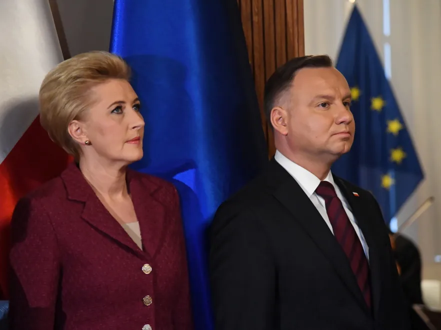 Oryginalny żakiet zniekształcił figurę Agaty Dudy