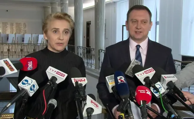 Lewica zarzuca PiS, że akcja CBA ma odwrócić uwagę od gestu Lichockiej [WIDEO]