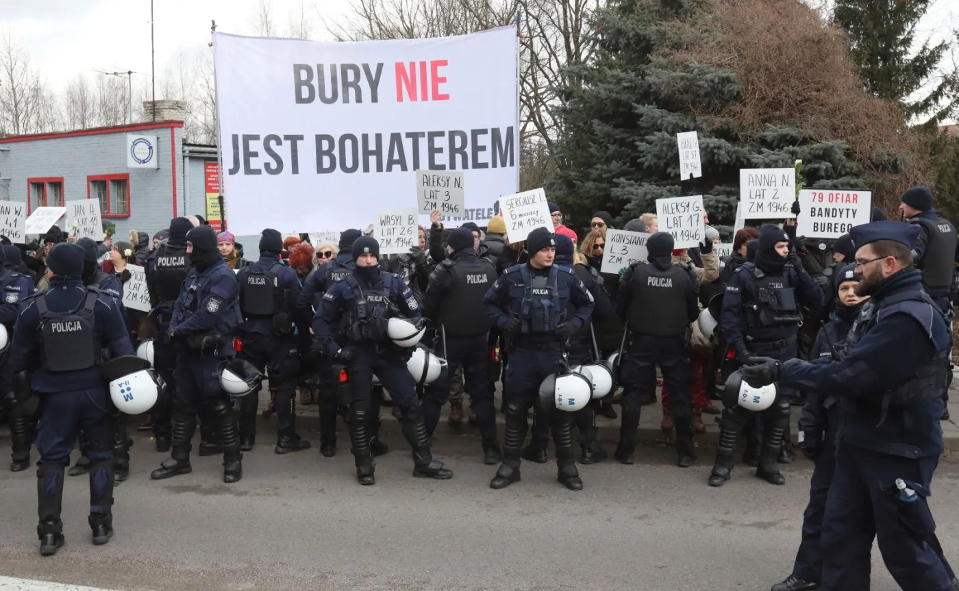 V Marsz Pamięci Żołnierzy Wyklętych w Hajnówce. Policja wynosiła Obywateli RP [WIDEO]