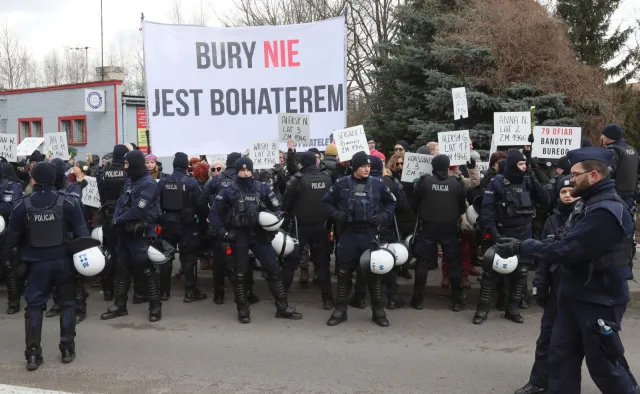 V Marsz Pamięci Żołnierzy Wyklętych w Hajnówce. Policja wynosiła Obywateli RP [WIDEO]