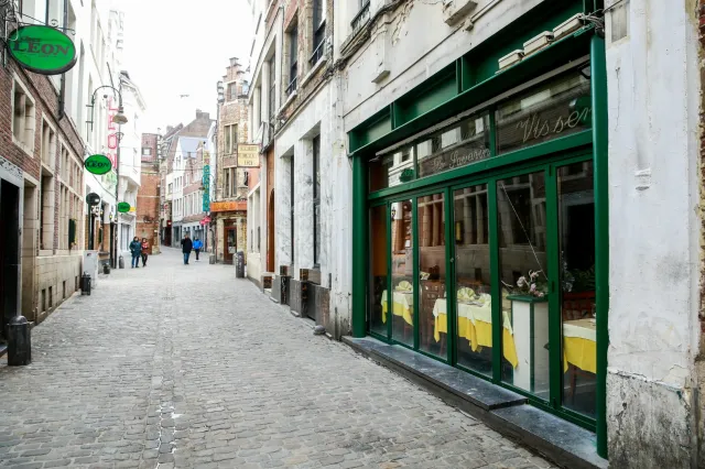 Belgowie jeżdżą do holenderskich restauracji. "To niewyobrażalnie skandaliczne"