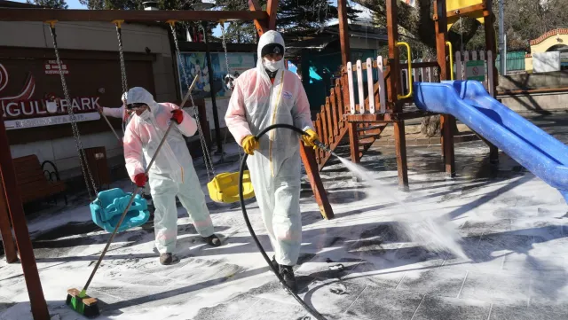 Turcja zamyka ruch na granicach z Grecją i Bułgarią