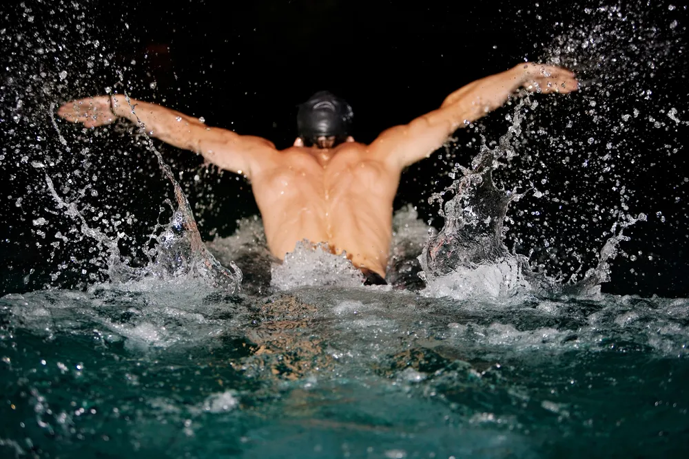 Mistrz olimpijski przygotowuje się do igrzysk... w wannie