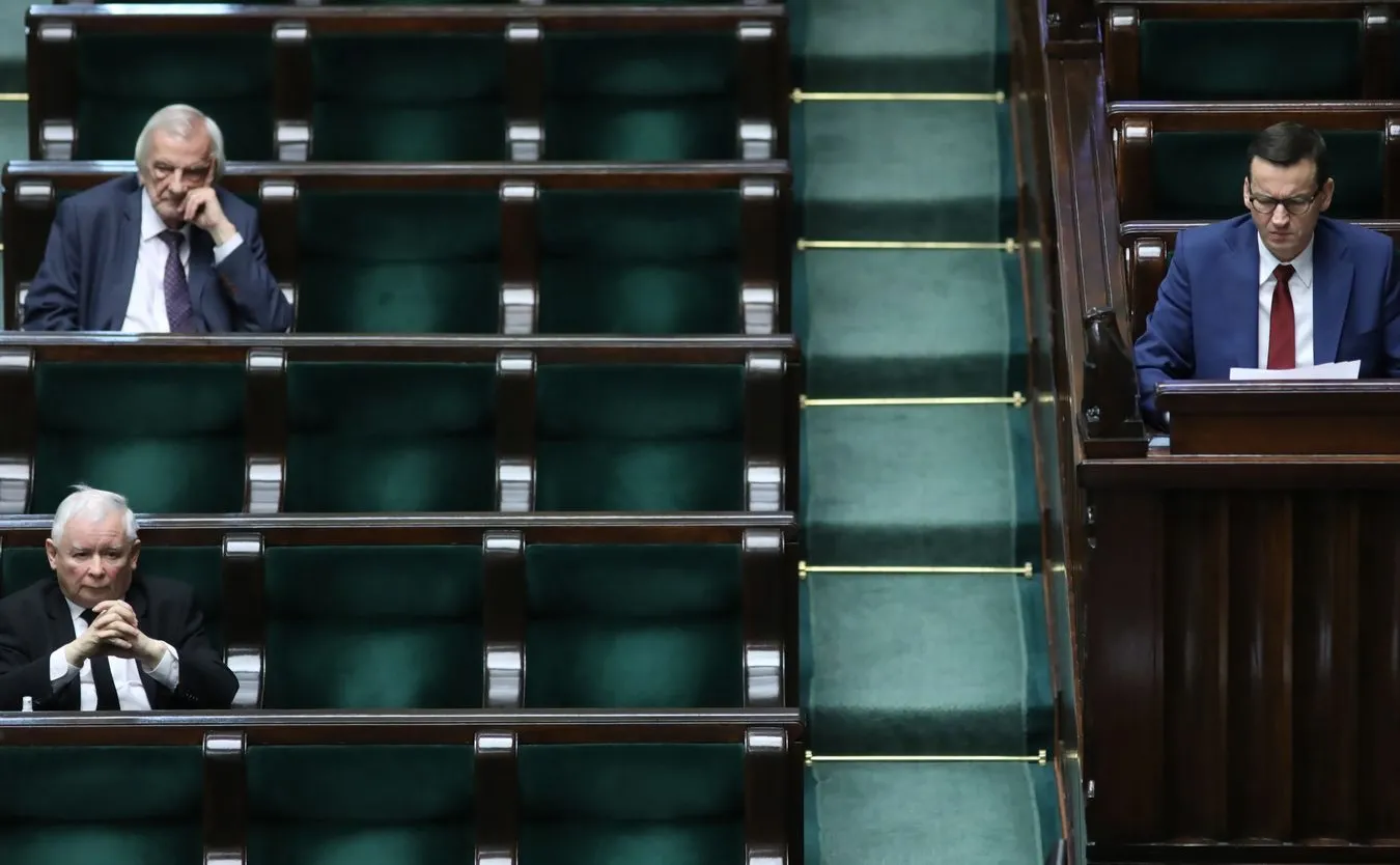 "Biała księga" zaniedbań w czasach zarazy. Lewica kontra PiS