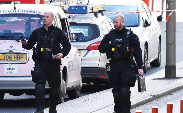 "Ktoś inny trzymał kieł narwala". Polak, który walczył z terrorystą w Londynie, przerywa milczenie