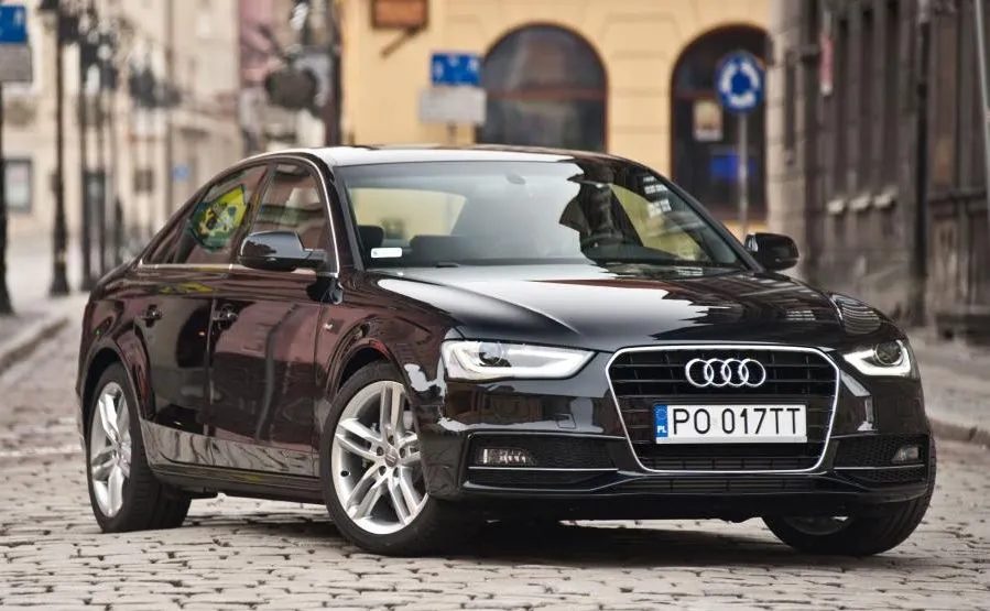 12654256-audi-a4.jpg