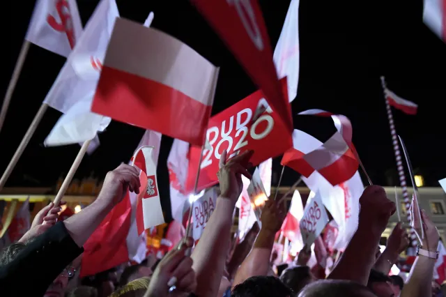 "Politico": PiS może kontynuować swój radykalny program restrukturyzacji Polski