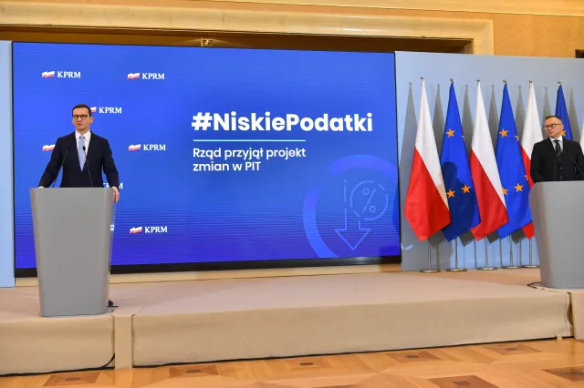 Zmiany w podatkach. Rząd obniża stawkę PIT i likwiduje ulgę dla klasy średniej
