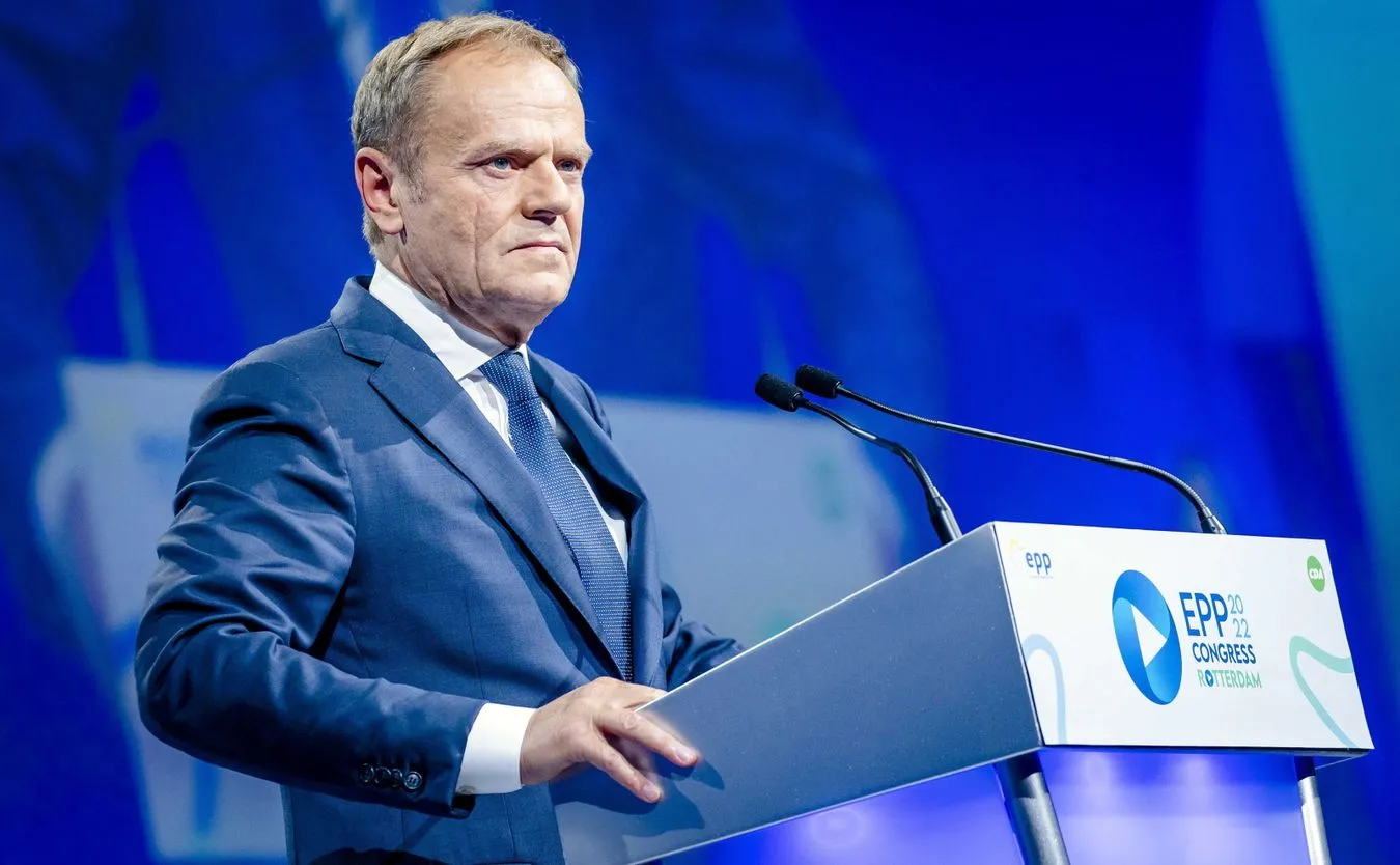 Tusk: Europa nie może dyskutować dziś o tym, jak ocalić twarz Putina