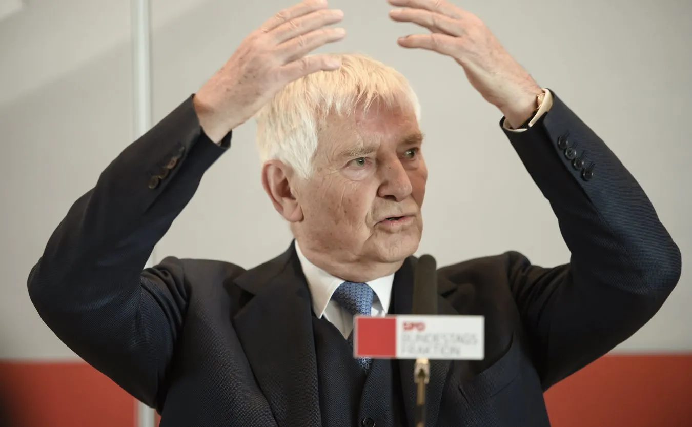 Były szef niemieckiego MSW: Ukraina nie powinna przystępować do UE i NATO