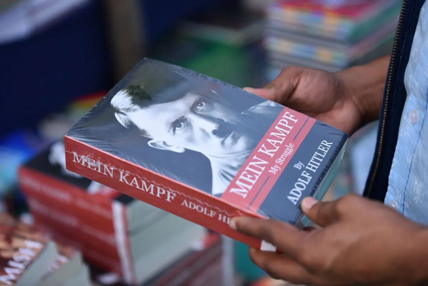 Afera w Kauflandzie. W sklepie internetowym sieci oferowano "Mein Kampf" i pisma prawicowych ekstremistów