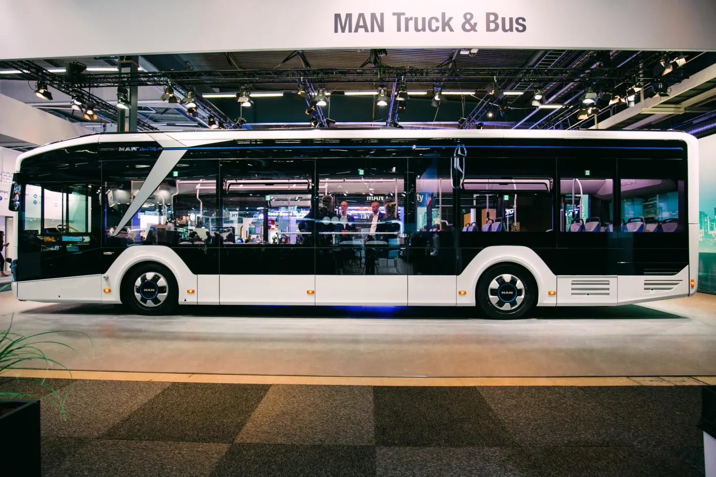 Grupowe zwolnienia w fabryce MAN w Starachowicach. Pracę może stracić 860 osób