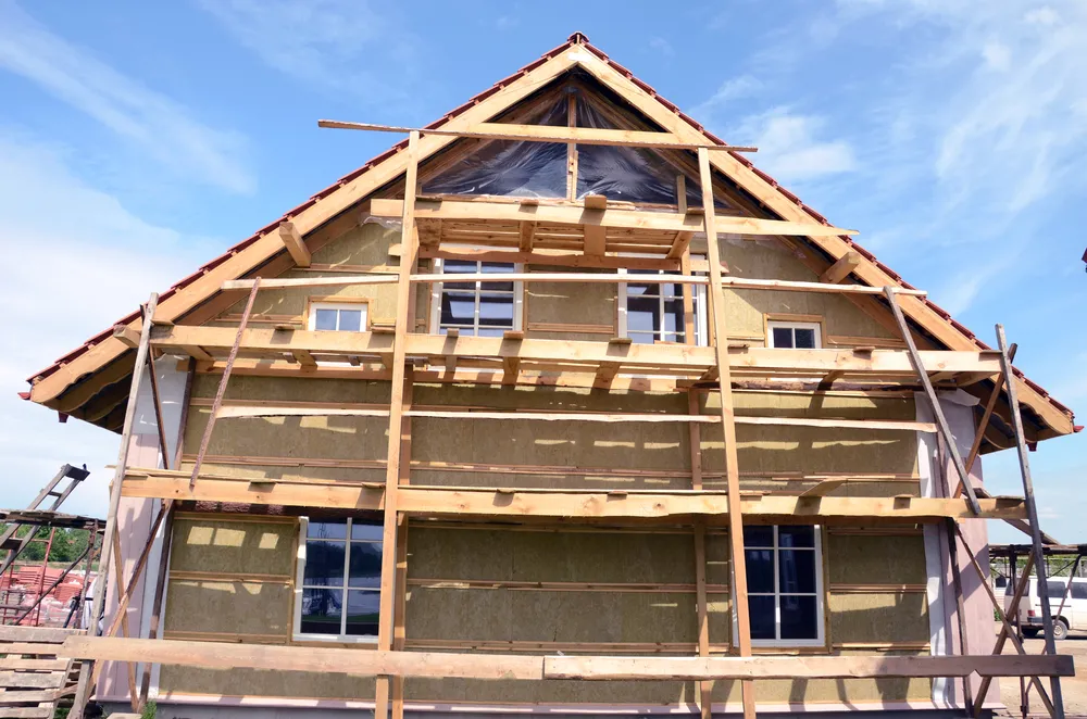 Koszty budowy domu. Jak bardzo wyceny różnicą się od realnych kwot?