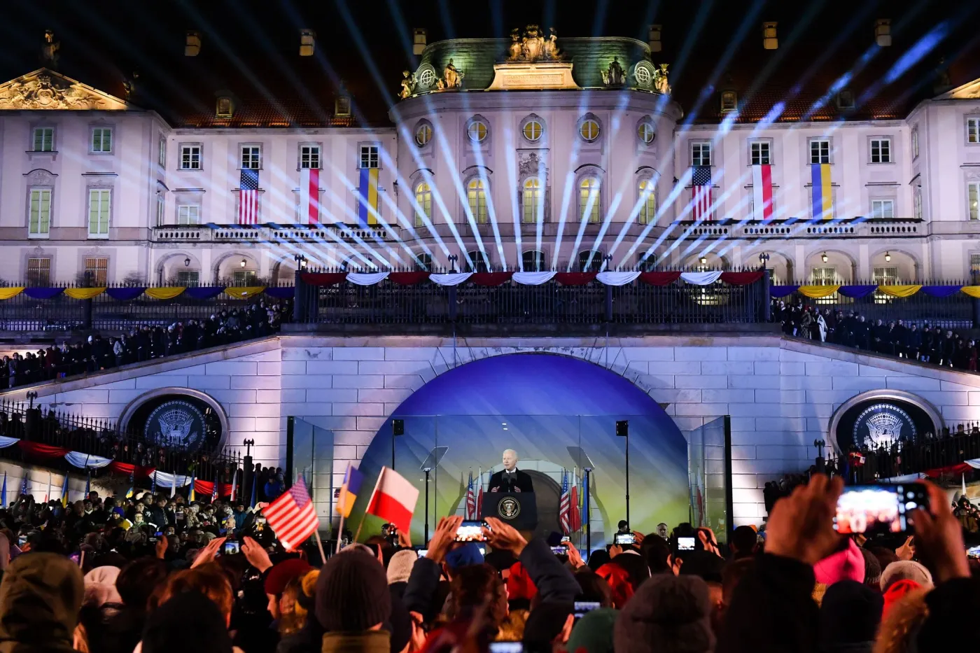 „Le Figaro”: Przemówienie Bidena w Warszawie było skierowane do różnych odbiorców