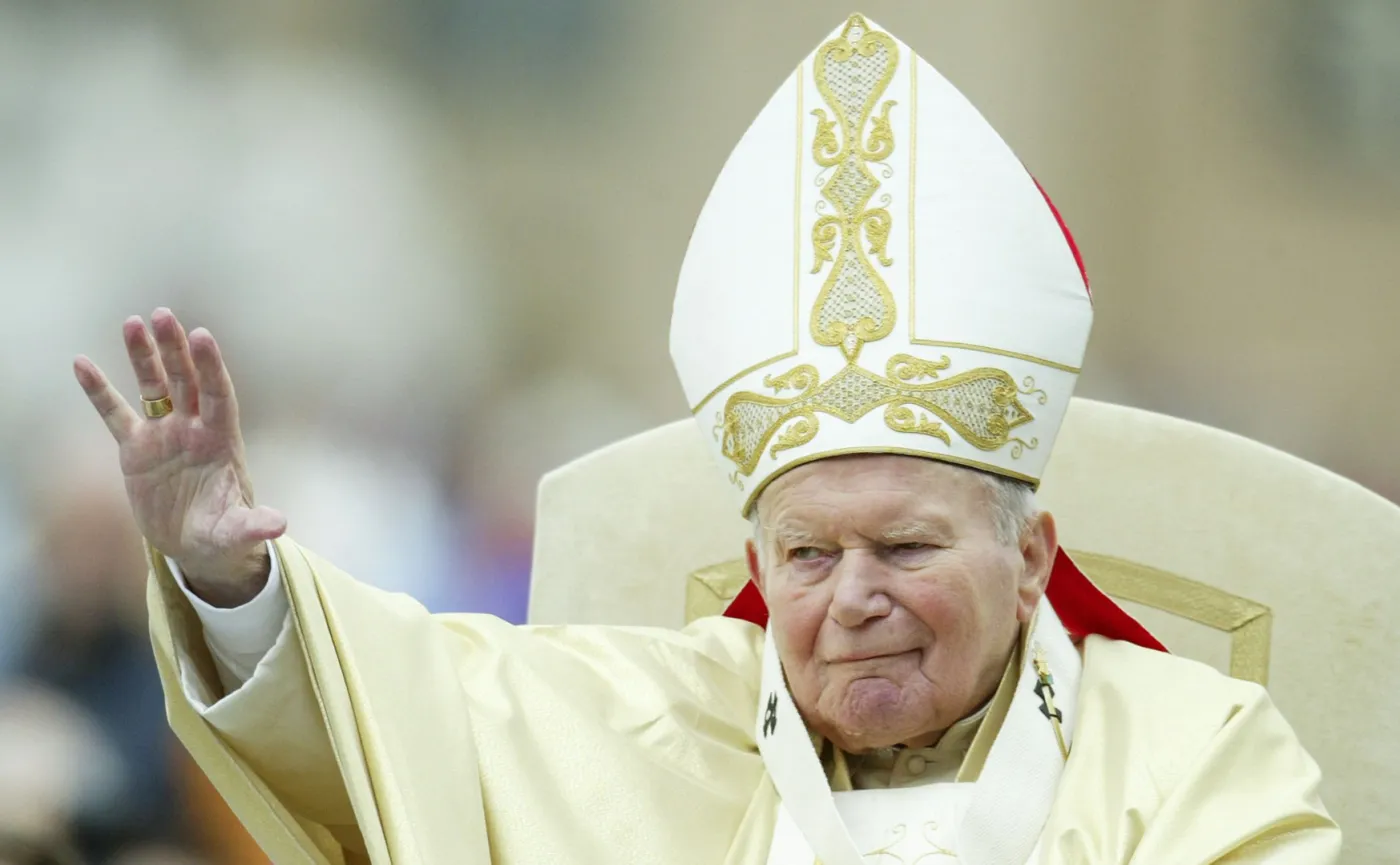 "Dobre imię" Wojtyły będzie chronione uchwałami? Trwa pierwsze czytanie poselskich projektów