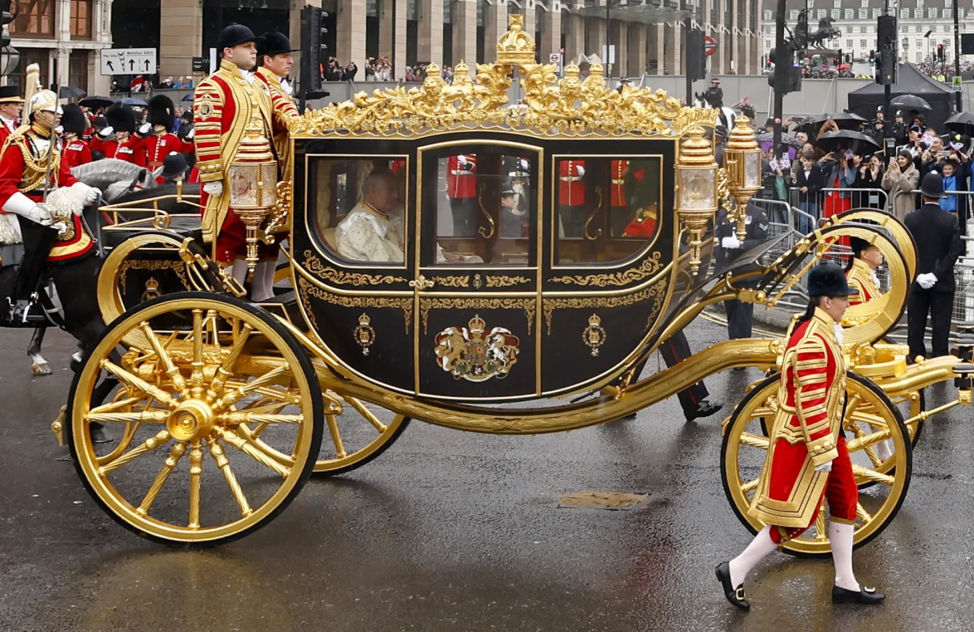 Koronacja Karola III. Ile brytyjscy podatnicy zapłacą za to wydarzenie?