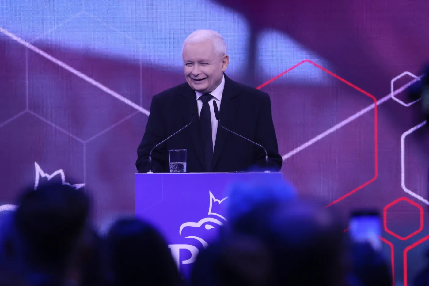800 Plus, bezpłatne autostrady, darmowe leki dla seniorów i dzieci. Jarosław Kaczyński przedstawił program PiS