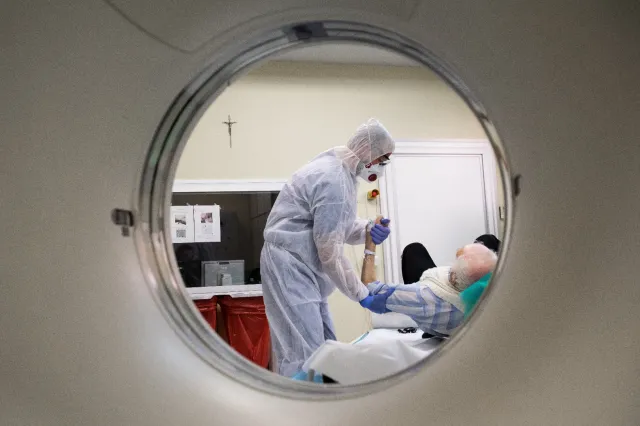 Rozbieżności w statystykach koronawirusa. 22 tys. przypadków będą doliczone do ogólnej liczby wyników