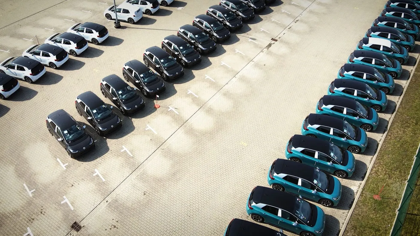 KE "wyraża zaniepokojenie" pytana o fabrykę Volkswagena obok chińskich obozów koncentracyjnych