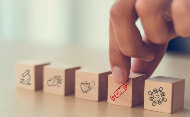 Wirusolog o katastrofie szczepionkowej w UE: "Chce się płakać"