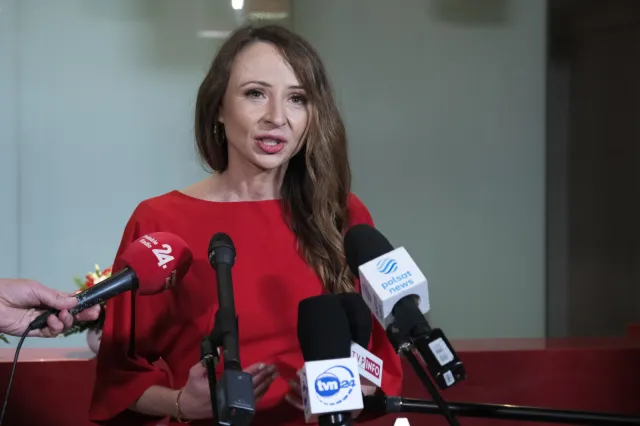 Ministra Dziemianowicz-Bąk na spotkaniu z OPZZ:  Będę pracować, by poprawić los polskich pracownic i pracowników