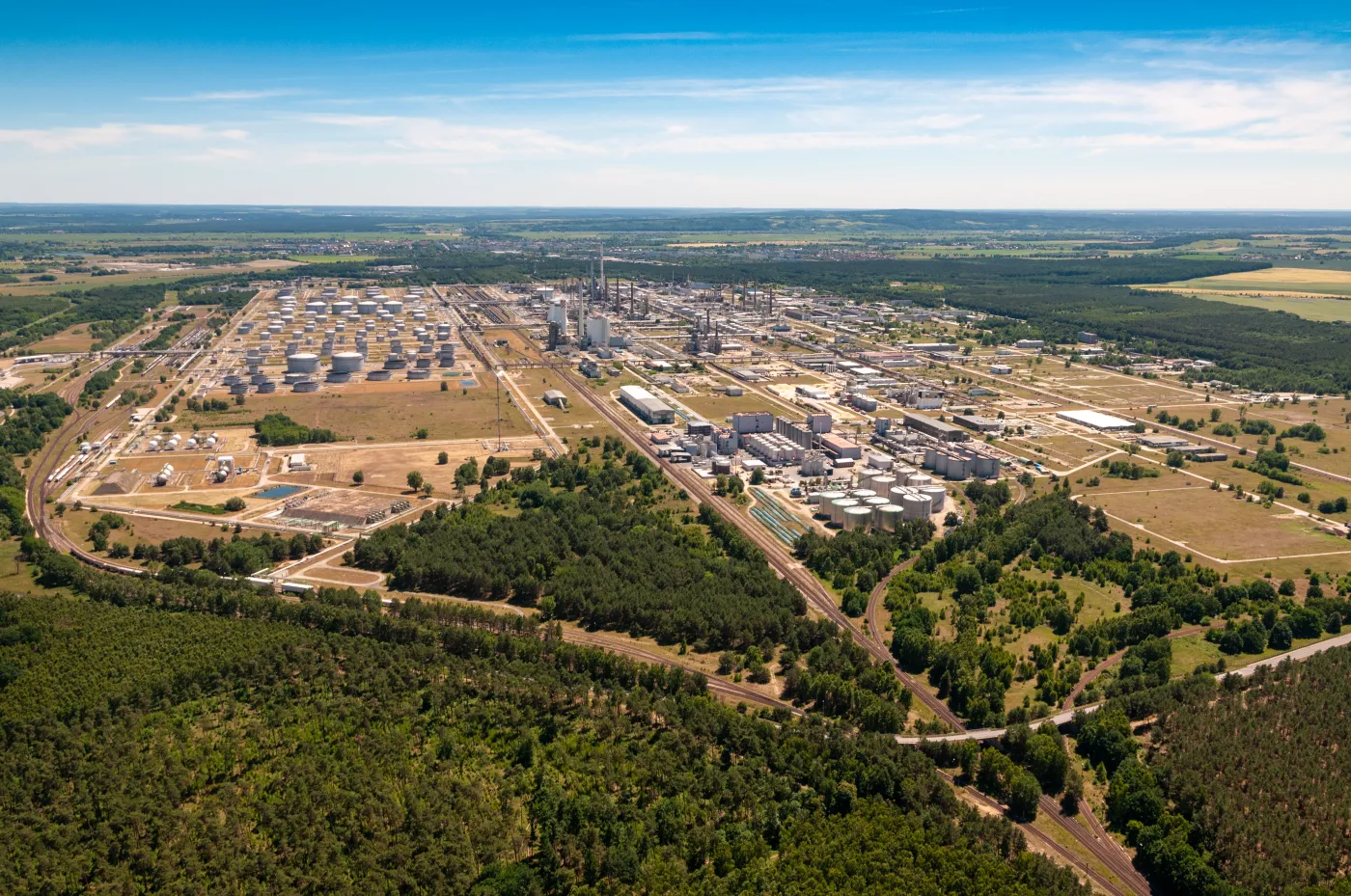 Niemcy planują wywłaszczyć Rosjan z rafinerii w Schwedt.  Udziały trafią do Polski?