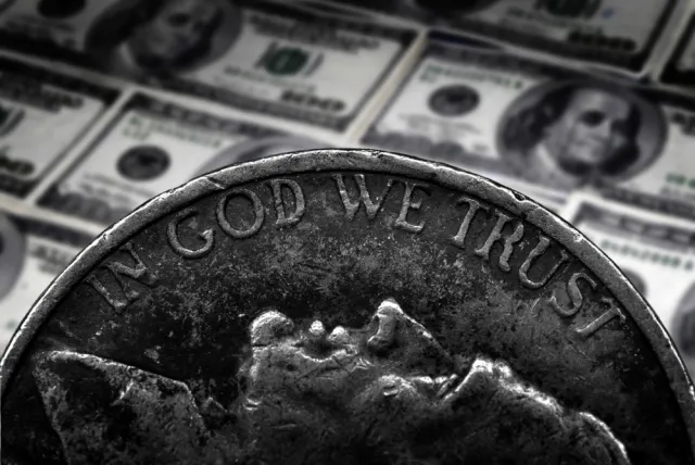 Ile zapłacimy za dolara? Król walut korzysta na "efekcie Trumpa" [PROGNOZA]