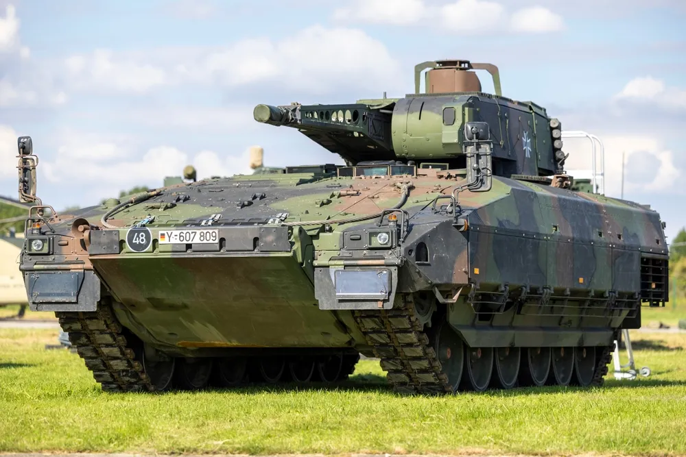 Ruch Niemców wprawia w osłupienie. Porzucają samochody i przesiadają się na czołgi