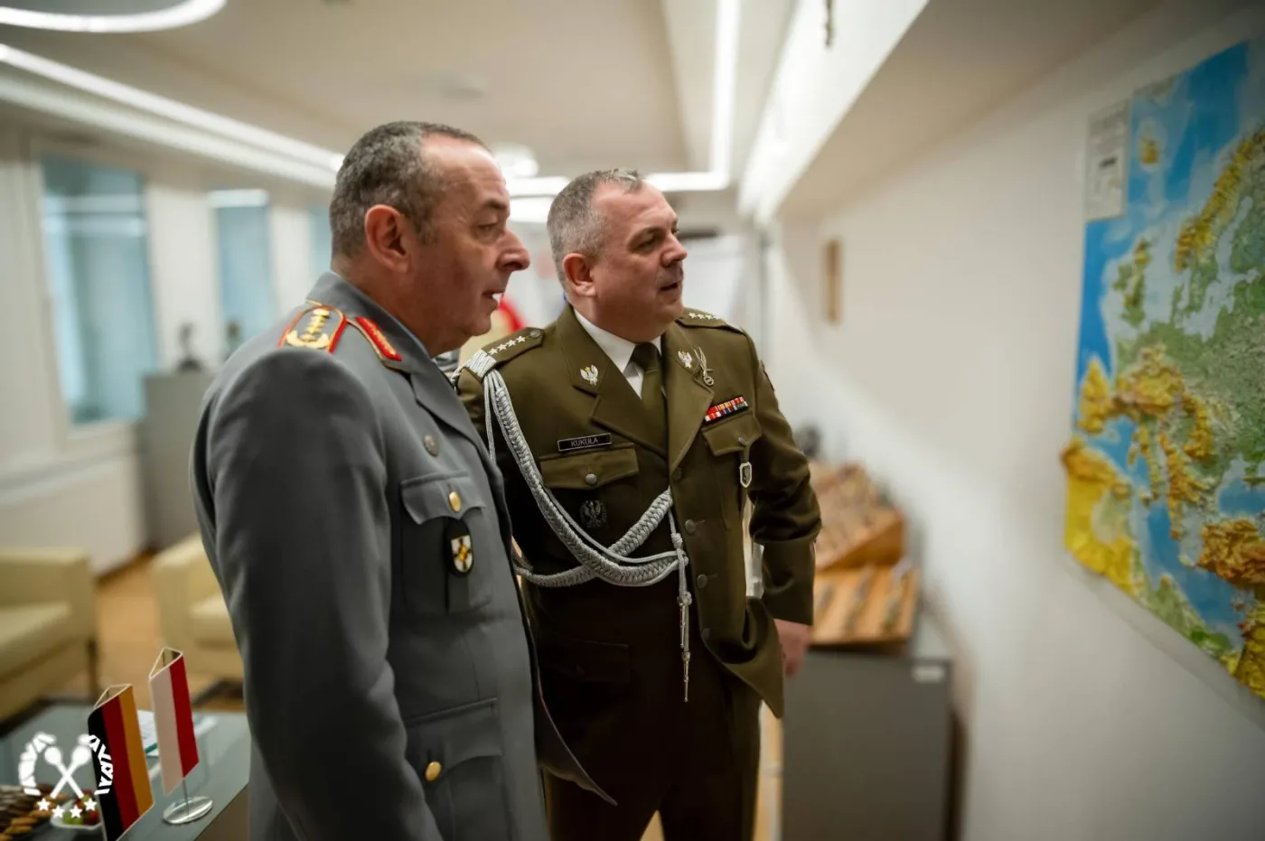 Generałowie Carsten Breuer i Wiesław Kukuła 