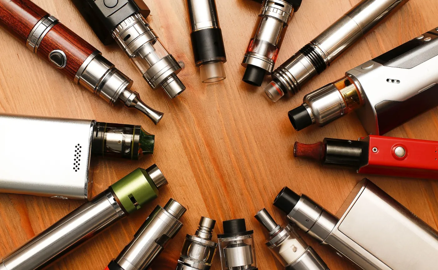 Zakaz sprzedaży wszystkich e-papierosów nieletnim. Nowe zasady weszły w życie