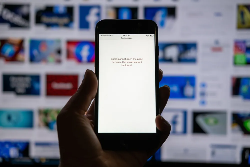 ekran telefonu scrollowanie social media