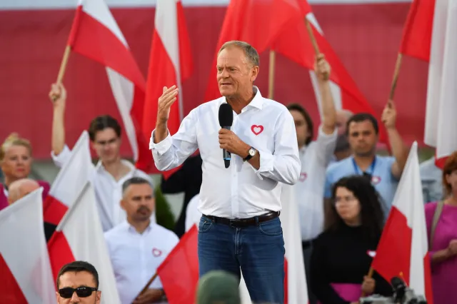 Tusk: Jesteśmy dzisiaj w momencie zwrotnym. Rozstrzyga się znowu los Polski w tej części świata