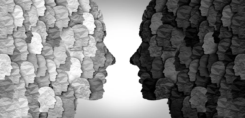 Tożsamości nie kreuje się w ciągu kilku lat na polityczne zamówienie. Skąd w Polsce ta polaryzacja?