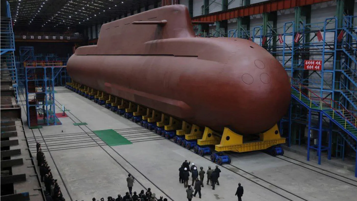 Korea Północna buduje atomową flotę! Kim dostanie potężny okręt podwodny