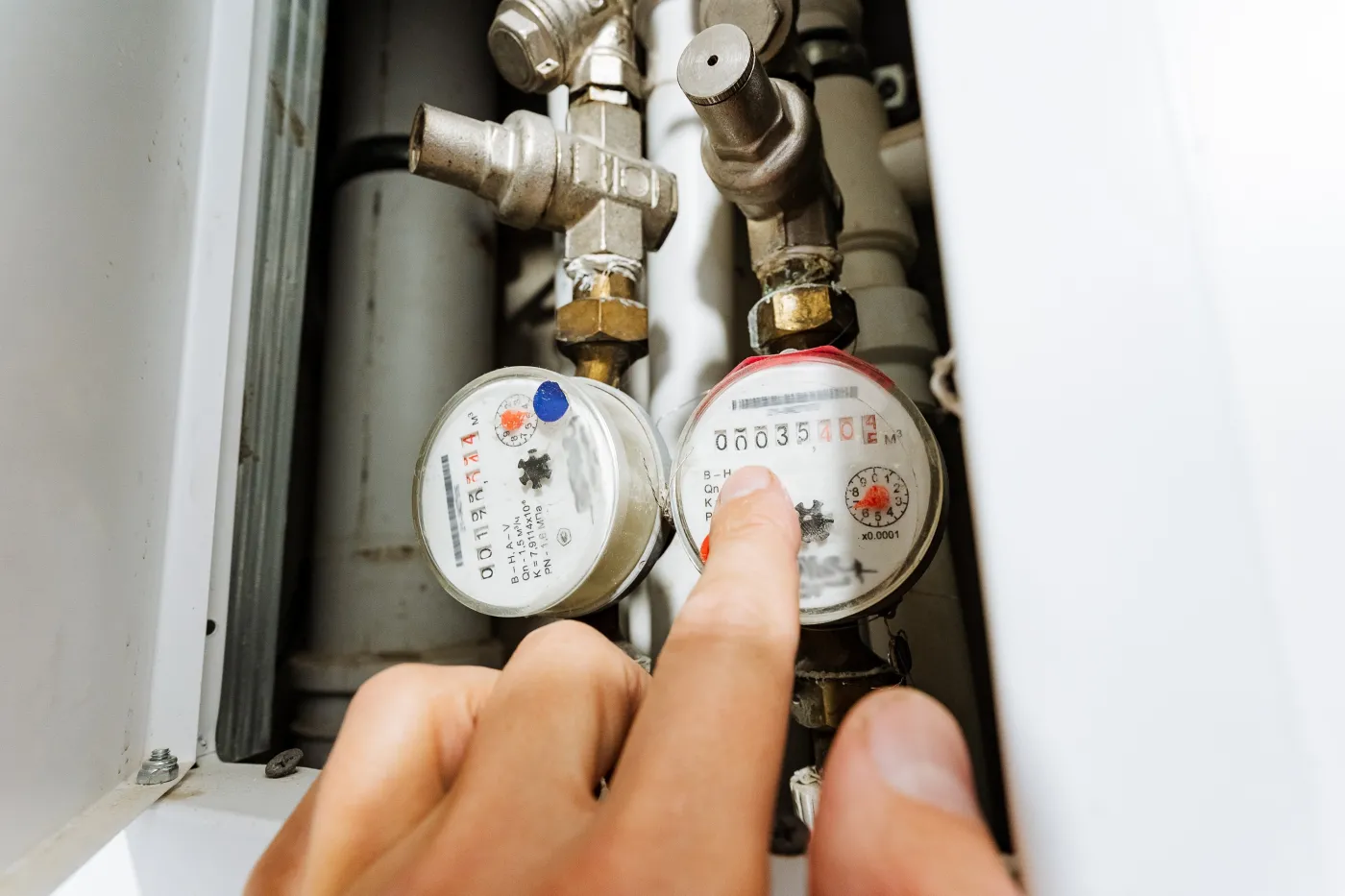 Wymiana wodomierzy i ciepłomierzy: kara 10 000 zł za zwłokę - co robić teraz?