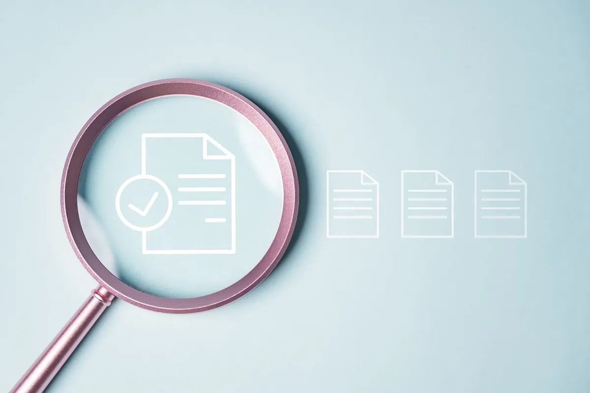 Umowa o pracę a zatrudnienie B2B. Problem istnieje, ale leży gdzie indziej