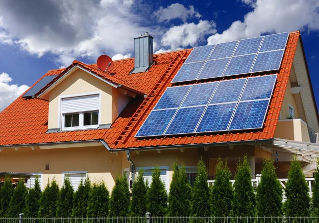Trzeba zapłacić podatek od paneli fotowoltaicznych. Zmiana w przepisach wskazuje na konkretne sytuacje