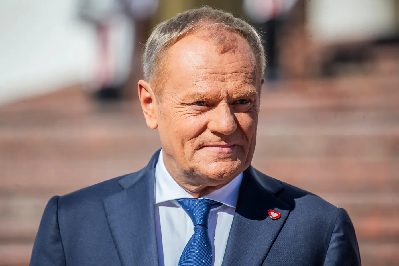 Najnowszy sondaż partyjny. KO świętuje, niepokój w PiS. Sensacja za podium